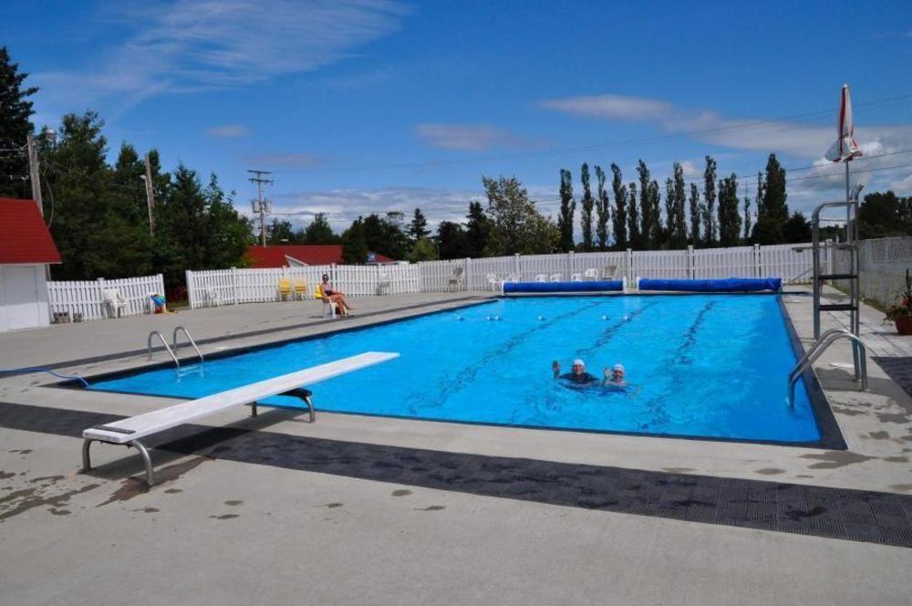 Camping & Chalets De La Demi-Lieue Saint-Jean-Port-Joli Exterior photo