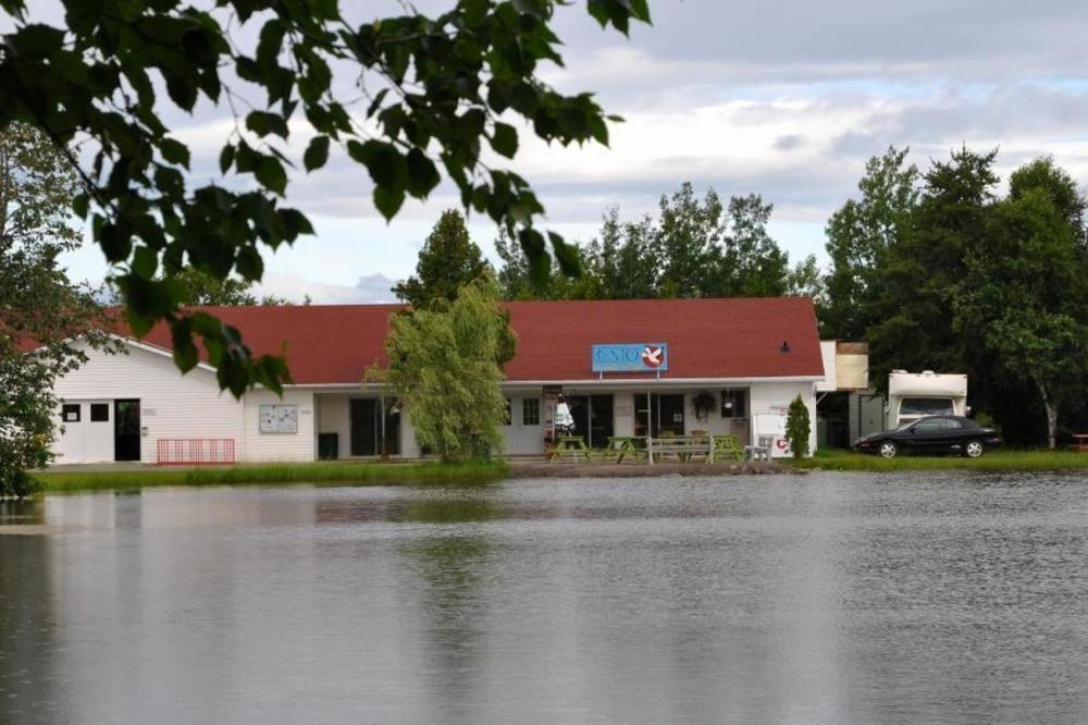 Camping & Chalets De La Demi-Lieue Saint-Jean-Port-Joli Exterior photo